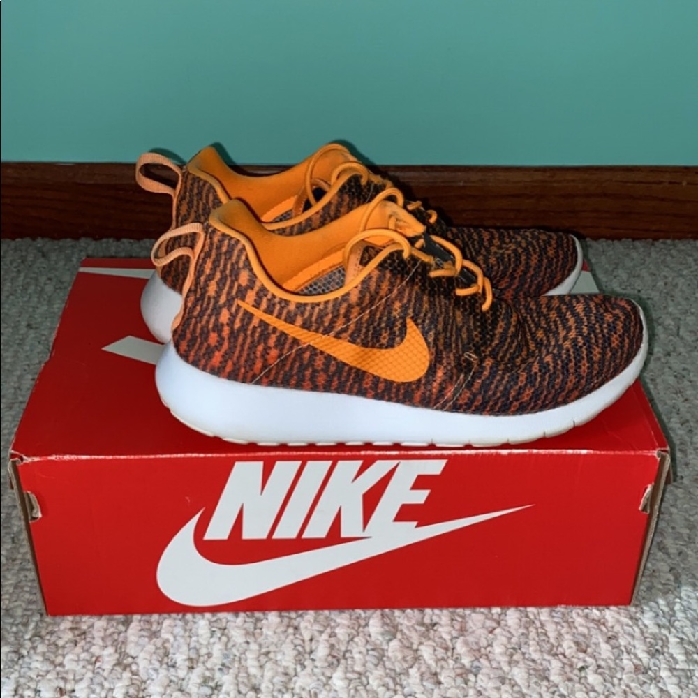 Youth Nike Roshes